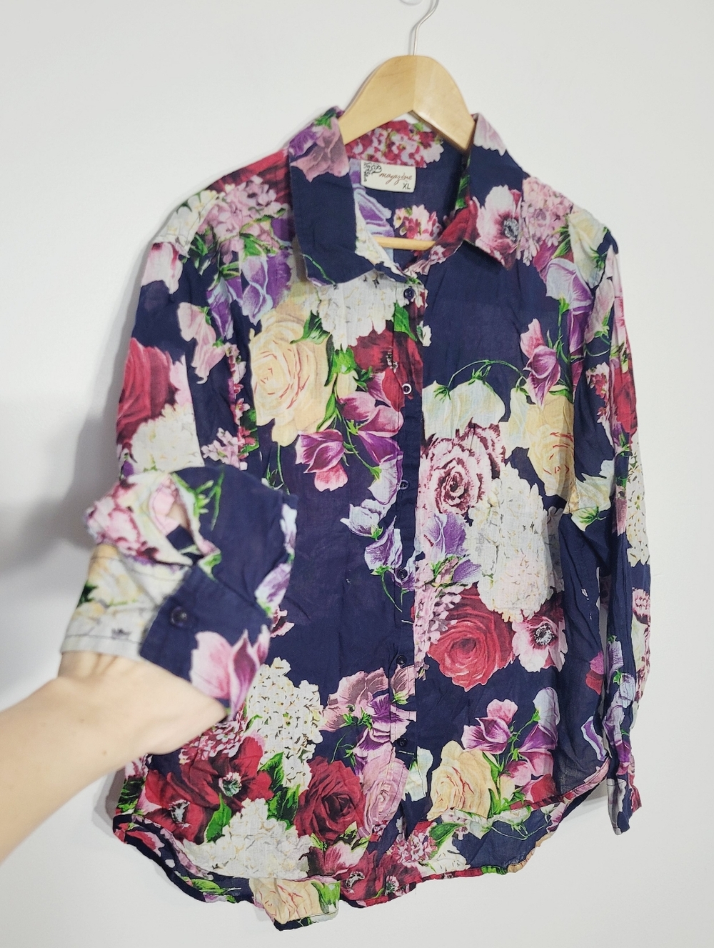 Magazine Multicolored Floral Pattern 100% Cotton Lightweight Long Sleeve Button
